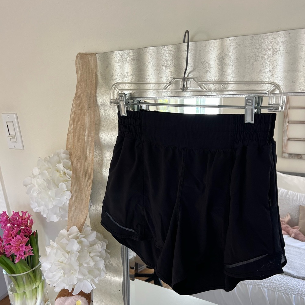 Lululemon Hotty Hot High-Rise Lined Short 4"